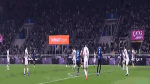 上海海港惊险取胜青岛西海岸，武磊伤退仍领跑积分榜